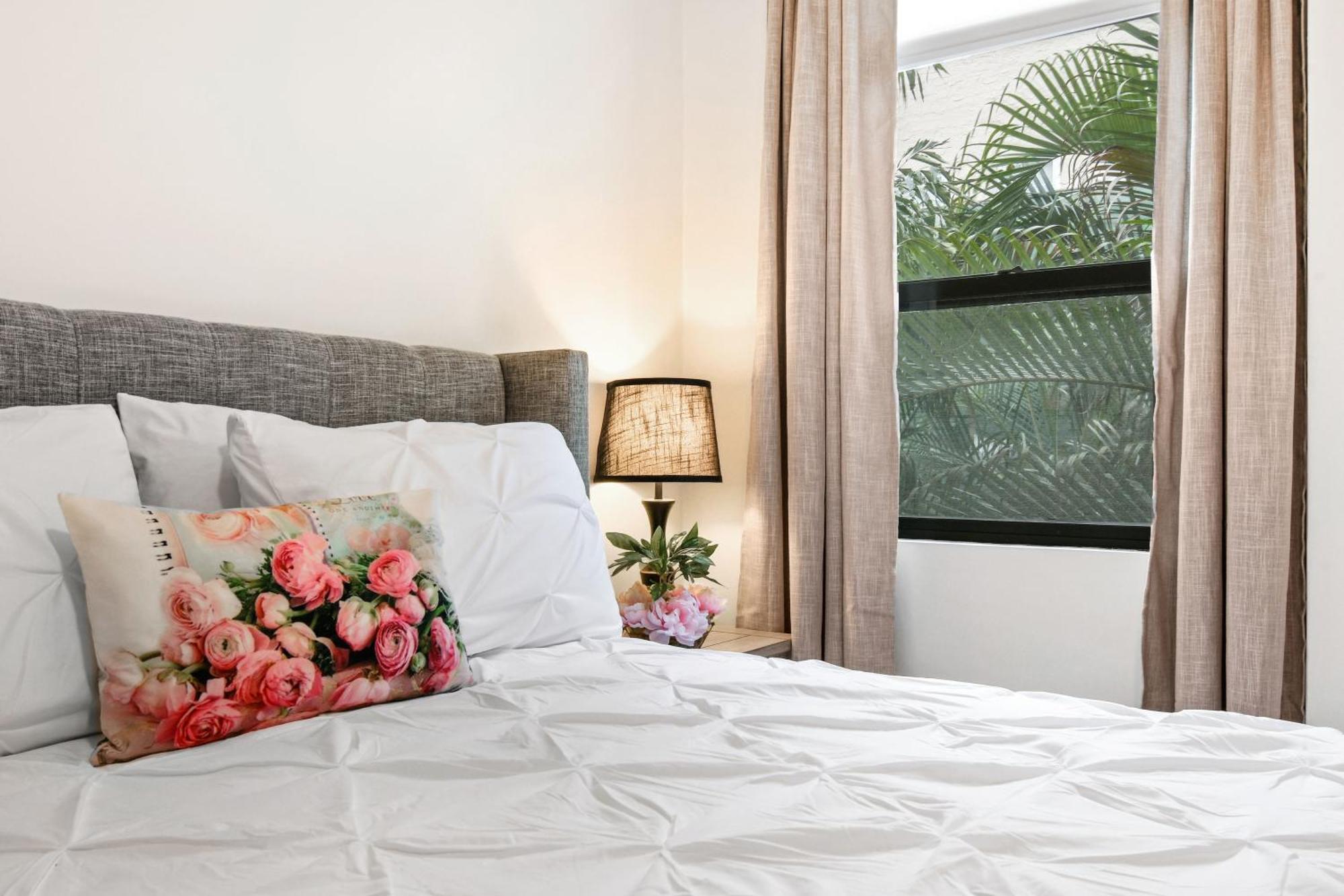 Orchid Suites - Historic Palm Beach Hotel Condominium Buitenkant foto